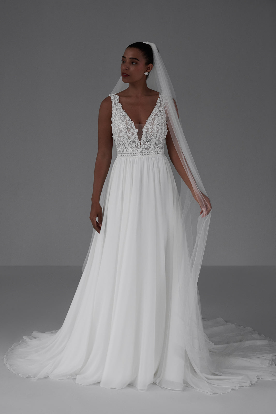 How to Find Confidence in Your Wedding Dress