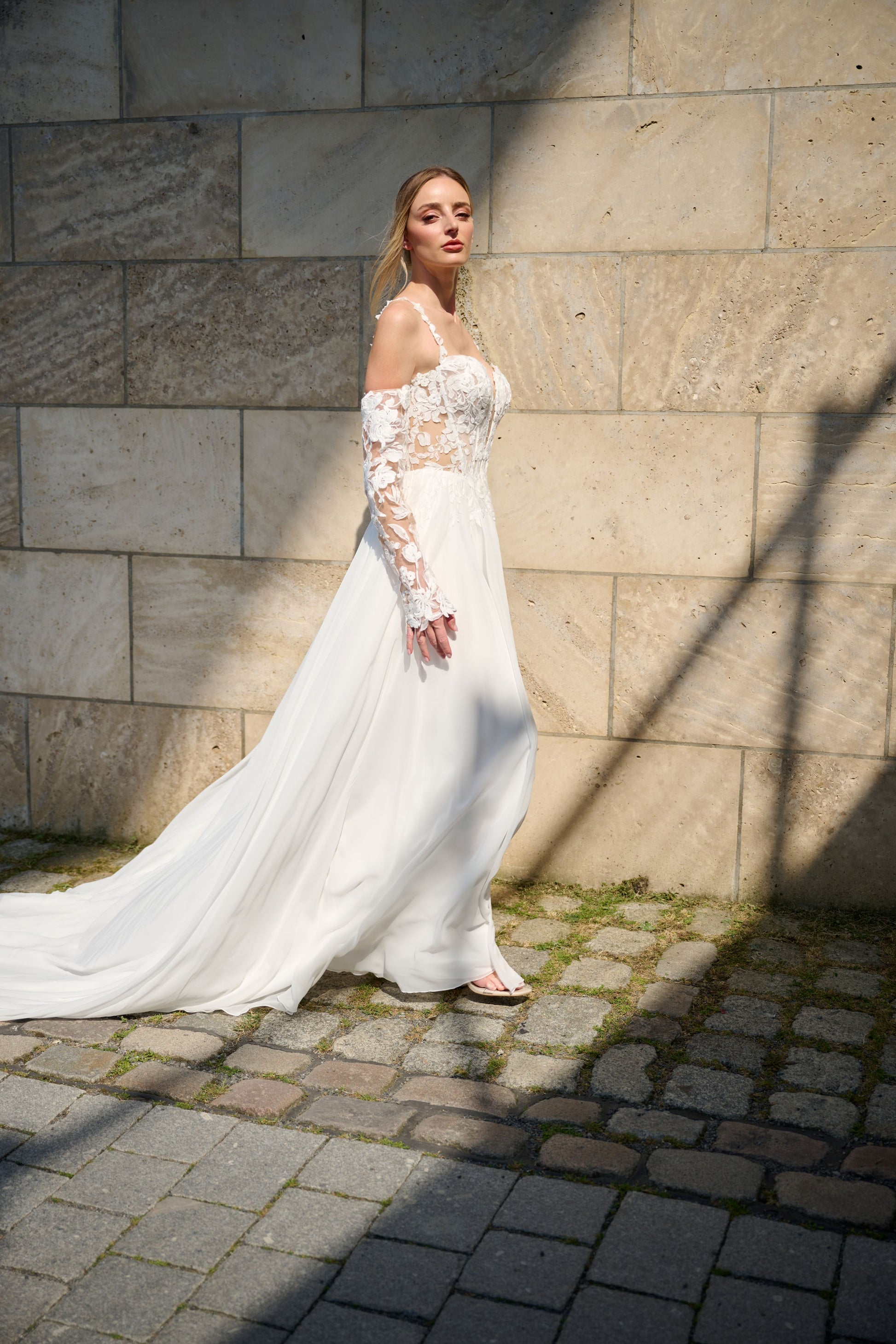 Solaryanna wedding dress by Lina Becker Germany, Visible corset boning, floral lace, flowing chiffon skirt